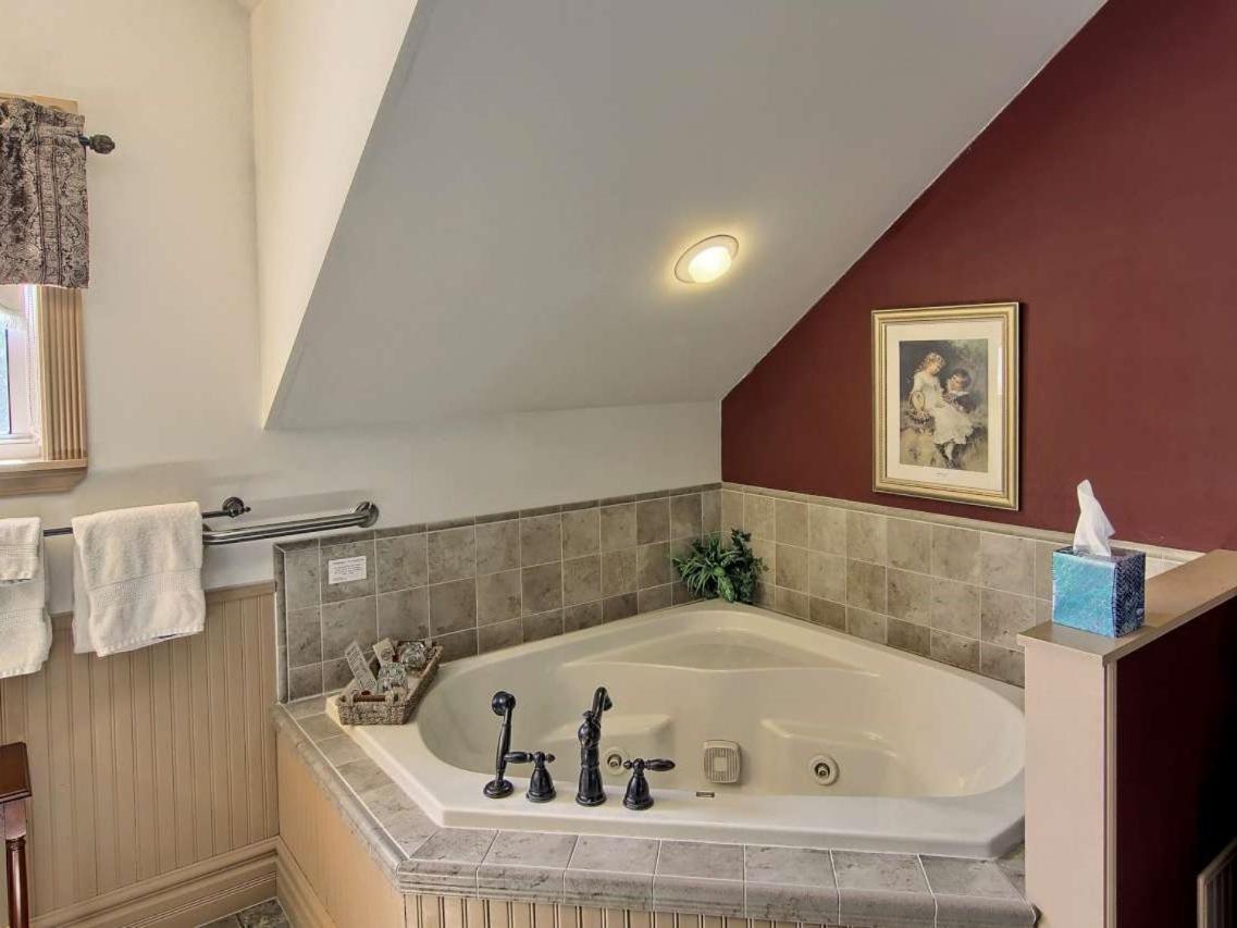 Grand Victorian B&B Inn Bellaire Rom bilde