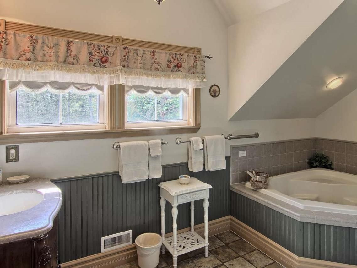Grand Victorian B&B Inn Bellaire Rom bilde